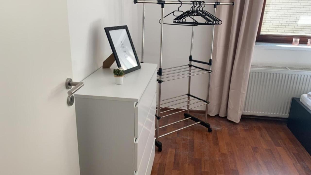 Zimmer In Wohnung Monteure Apartment Kuche Modern Enger Dış mekan fotoğraf
