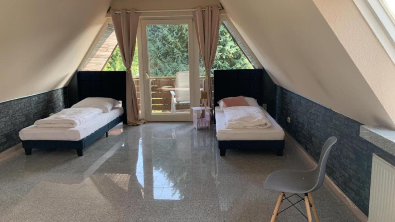 Zimmer In Wohnung Monteure Apartment Kuche Modern Enger Dış mekan fotoğraf