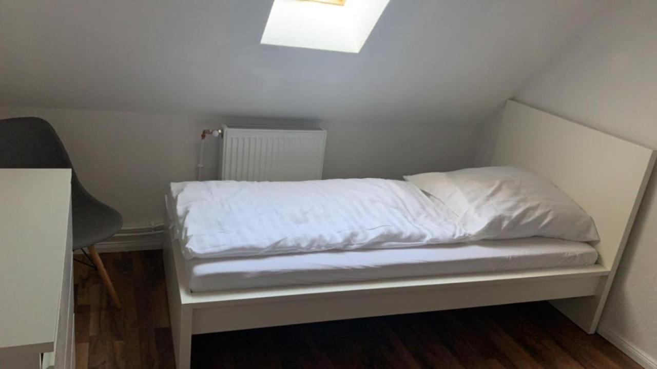 Zimmer In Wohnung Monteure Apartment Kuche Modern Enger Dış mekan fotoğraf